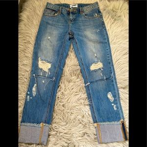 One by oneteaspoon jeans. Medium rise. Relaxed leg. Worn once. Great condition.